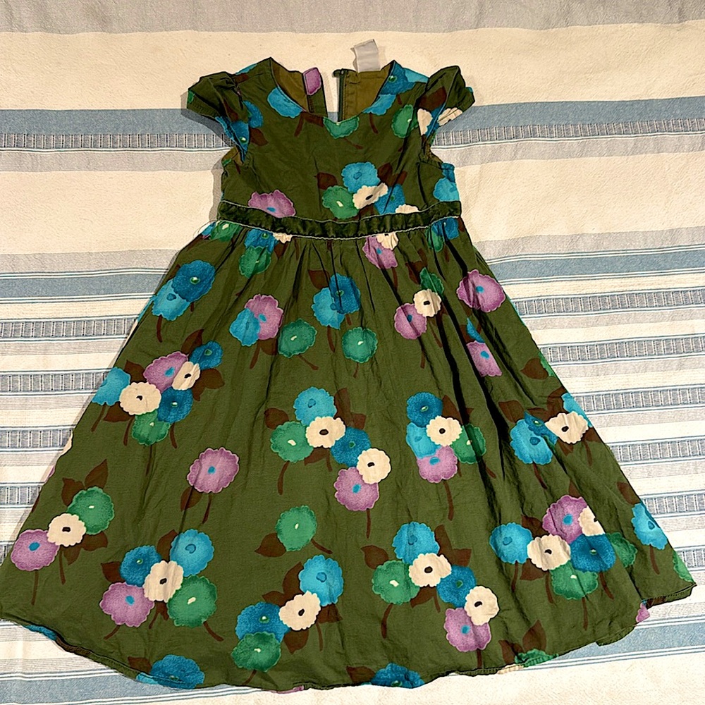 Flower dress girl